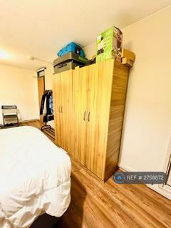 1 bedroom in a flat share to rent, Wycombe House, London, NW8