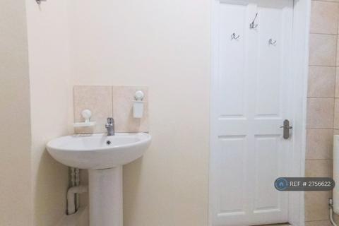 1 bedroom flat to rent, Dewsbury Court, London, W4