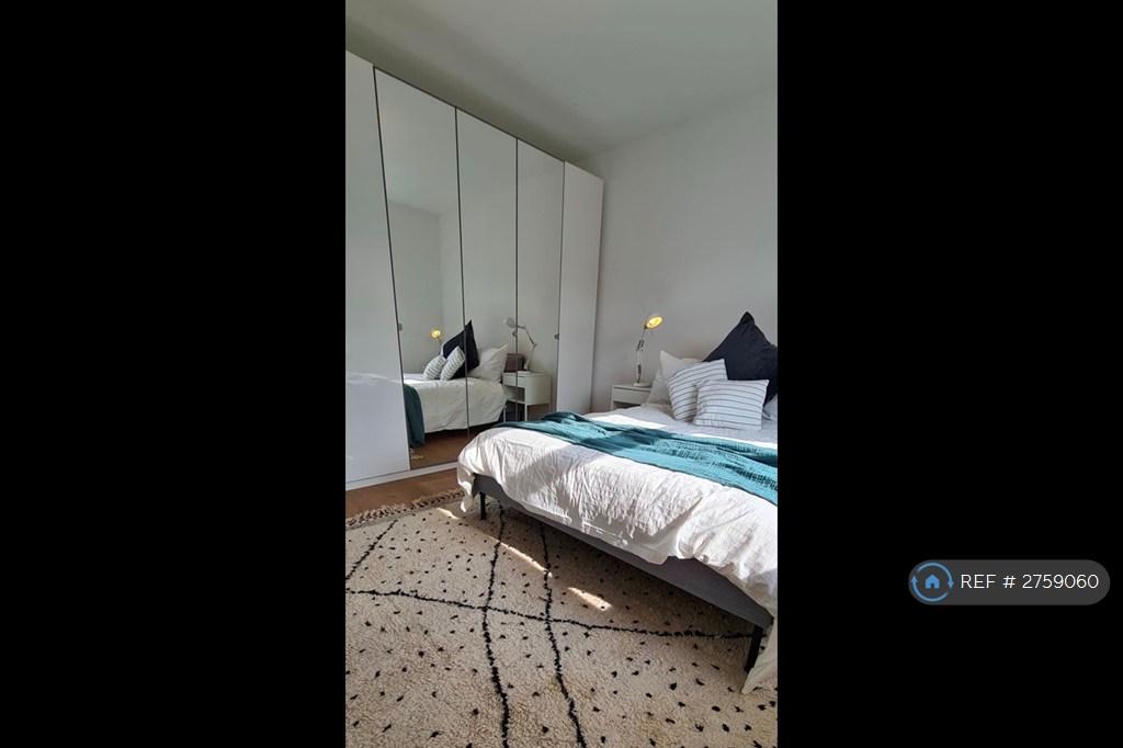 Bedroom 1 (Wardrobes)