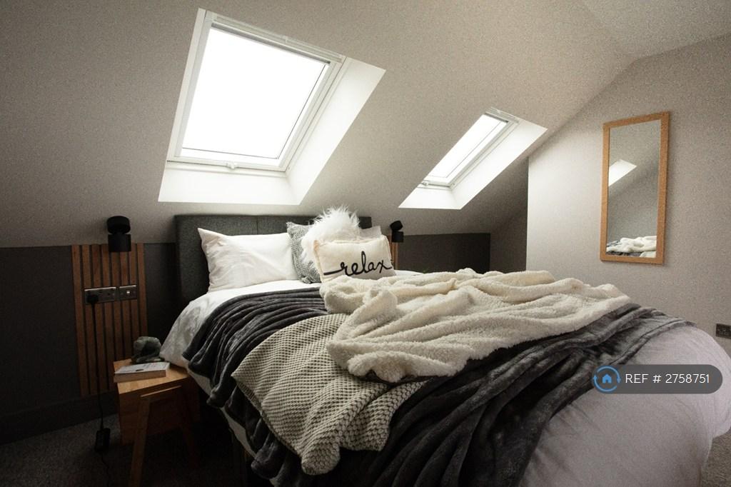 Luxury Pent Room
