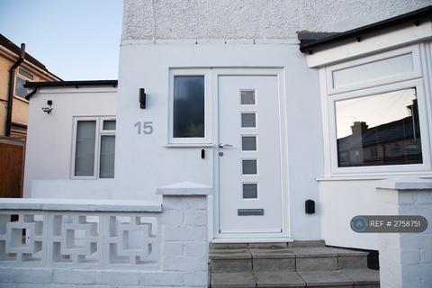 1 bedroom in a house share to rent, Osborne Road, Watford, WD24