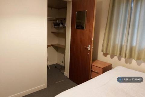 2 bedroom flat to rent, Garriochmill Road, Glasgow, G20