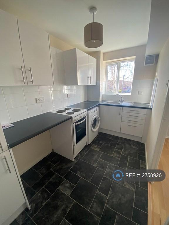 Fitted Kitchen With Oven And Washing Machine