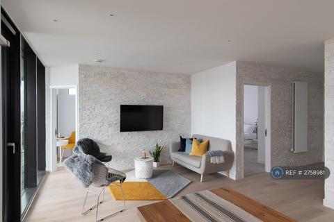 1 bedroom in a flat share to rent, Schooner Road, London, E16