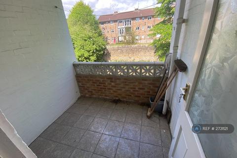 2 bedroom flat to rent, Hoylake Avenue, Newcastle Upon Tyne, NE7