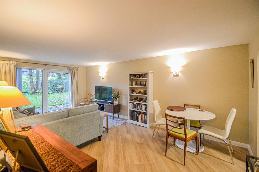 Lounge &amp; Dining Area