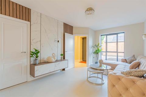 3 bedroom terraced house for sale, North Drive, Hounslow TW3
