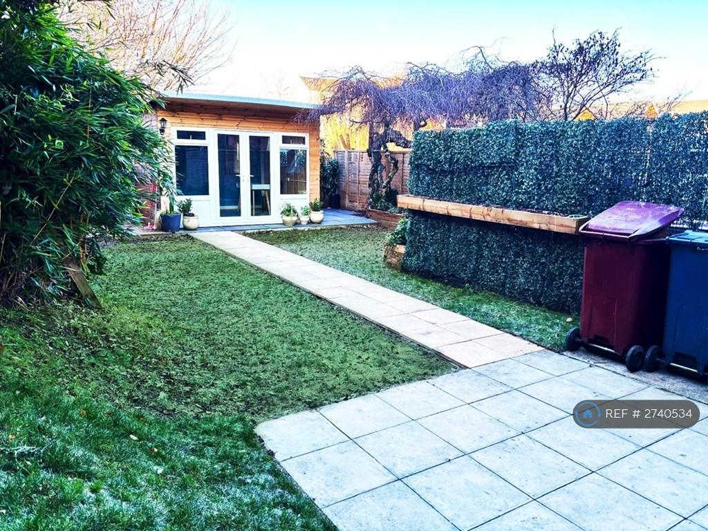 Private Front Garden/ Summer House
