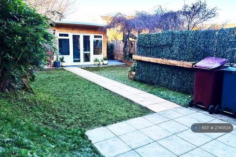 3 bedroom end of terrace house to rent, Hawk Cottage, Reading, RG1