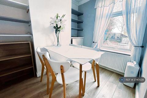 3 bedroom end of terrace house to rent, Hawk Cottage, Reading, RG1