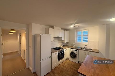 2 bedroom flat to rent, Oliver Court, Bournemouth, BH5