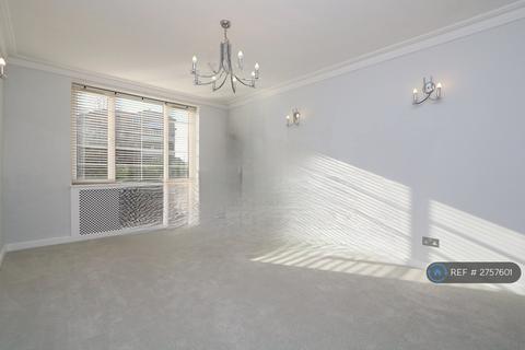 1 bedroom flat to rent, Heathway Court, London, NW3