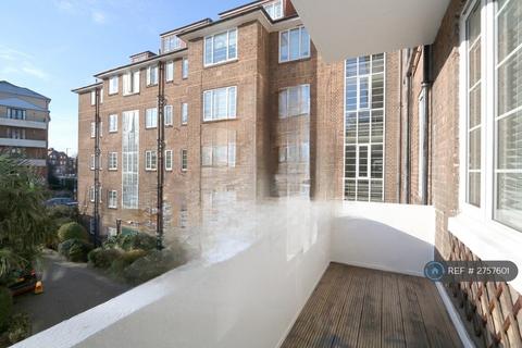 1 bedroom flat to rent, Heathway Court, London, NW3