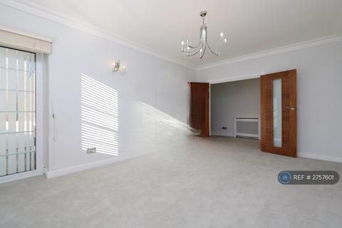 1 bedroom flat to rent, Heathway Court, London, NW3