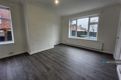 4 bedroom semi-detached house to rent, Poplar Avenue, Oldham, OL8
