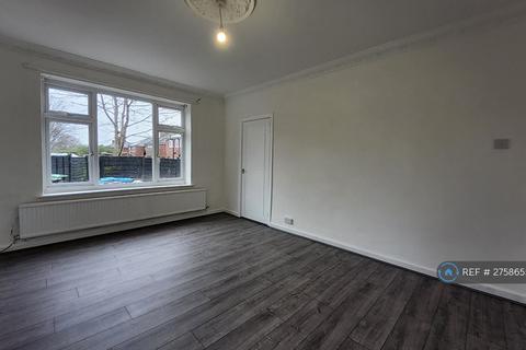 4 bedroom semi-detached house to rent, Poplar Avenue, Oldham, OL8