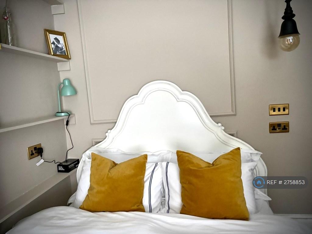 Bed Detail
