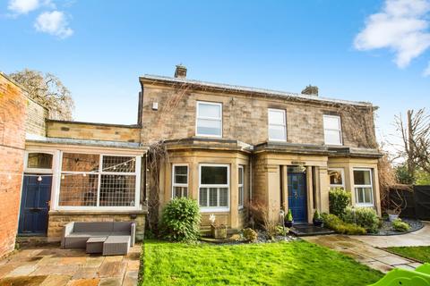 3 bedroom detached house for sale, Dewsbury Road, West Yorkshire BD19