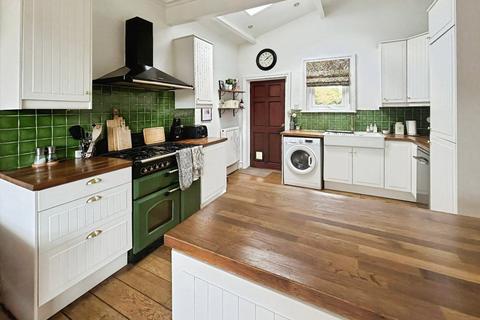 3 bedroom detached house for sale, Dewsbury Road, West Yorkshire BD19