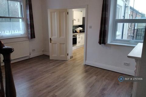 2 bedroom end of terrace house to rent, Main Road, Biggin Hill, TN16