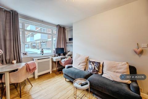 1 bedroom flat to rent, Ormonde Court, London, SW15
