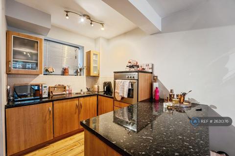 1 bedroom flat to rent, Ormonde Court, London, SW15