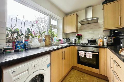 2 bedroom flat for sale, Luther Close, Edgware, HA8