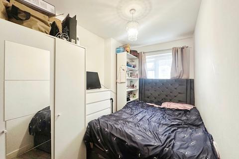 2 bedroom flat for sale, Luther Close, Edgware, HA8