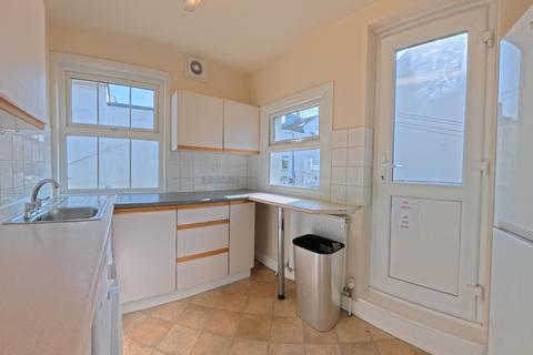4 bedroom flat to rent, Lewes Road, Brighton BN2