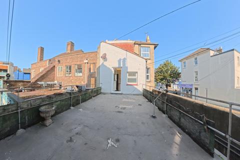 4 bedroom flat to rent, Lewes Road, Brighton BN2