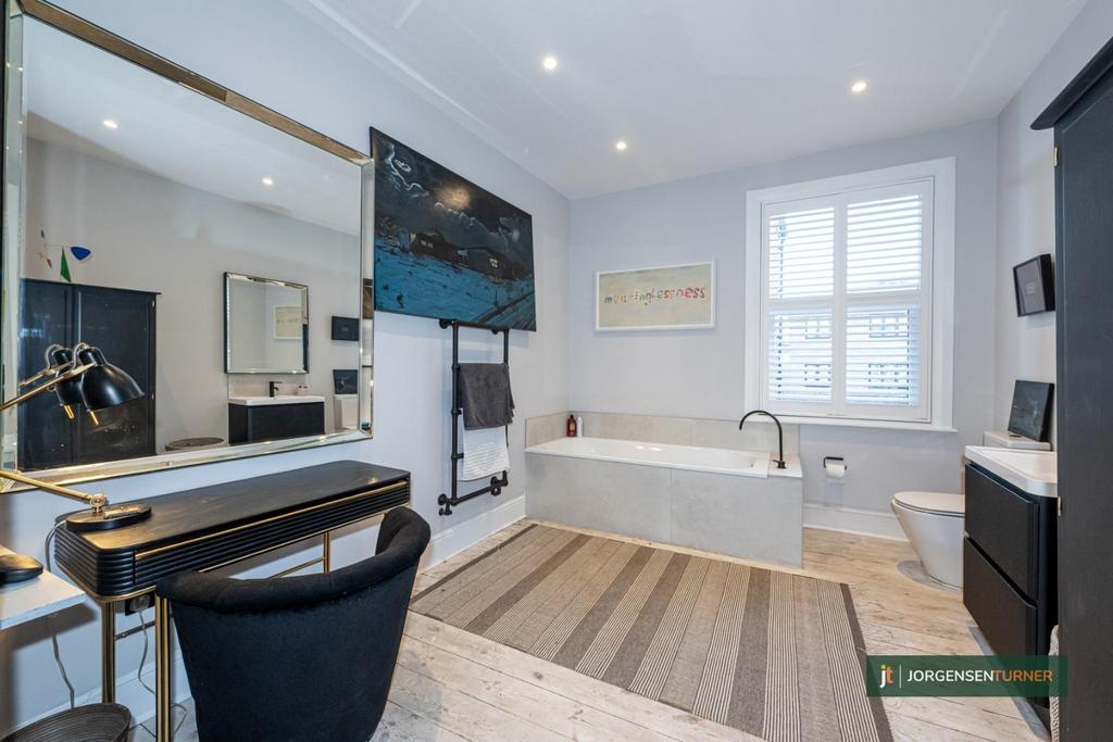 En-suite Bathroom .jpg