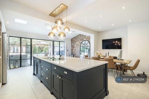 4 bedroom semi-detached house to rent, Le May Avenue, London, SE12