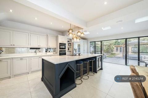 4 bedroom semi-detached house to rent, Le May Avenue, London, SE12