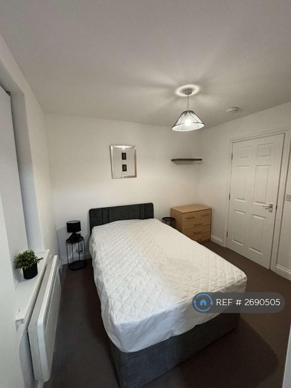 Bedroom With Queen Double Bed