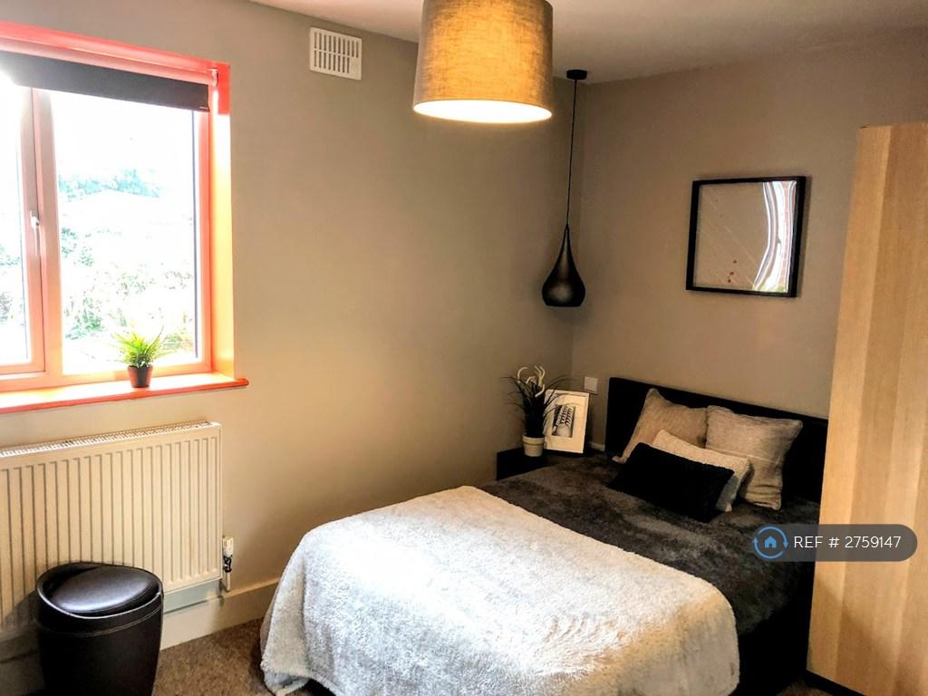 Cosy Yet Bright Room