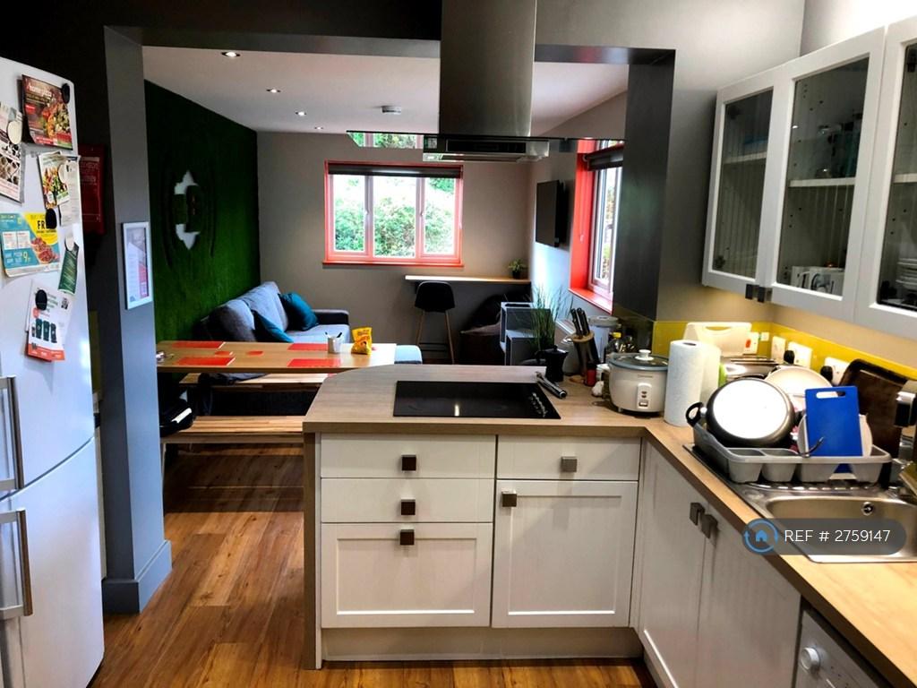 Good Sized Kitchen Space