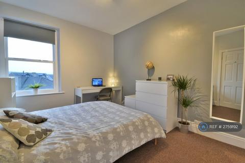 1 bedroom in a house share to rent, Ingram Road, Sheffield, S2