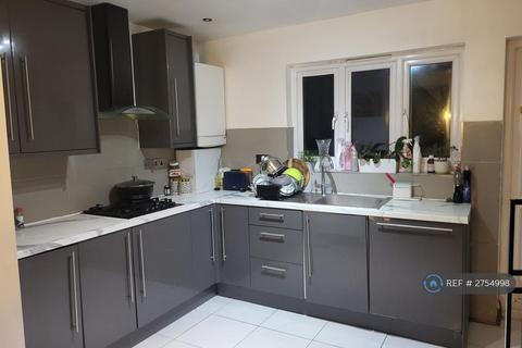 3 bedroom terraced house to rent, Highfield Road, Woodford Green, IG8