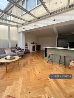 1 bedroom in a house share to rent, Gunnersbury Lane, London, W3