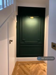 undefined, Gunnersbury Lane, London, W3