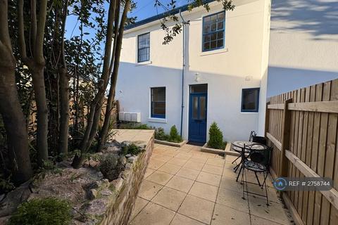 Babbacombe Road, Torquay, TQ1