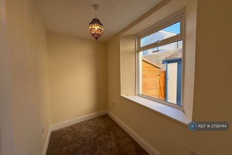 2 bedroom flat to rent, Babbacombe Road, Torquay, TQ1