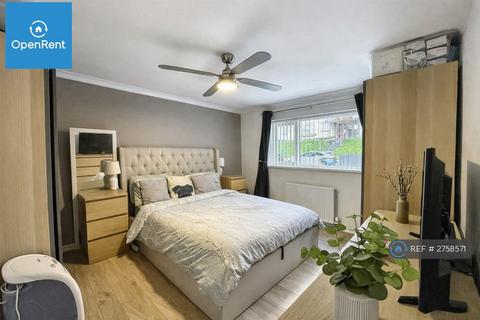 3 bedroom terraced house to rent, Holly Road, Risca, Newport, NP11