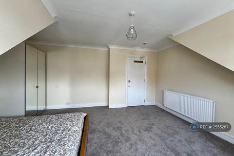 1 bedroom in a house share to rent, Fairlands Avenue, Thornton Heath, CR7
