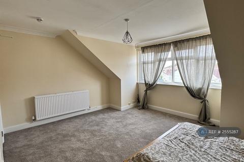 1 bedroom in a house share to rent, Fairlands Avenue, Thornton Heath, CR7