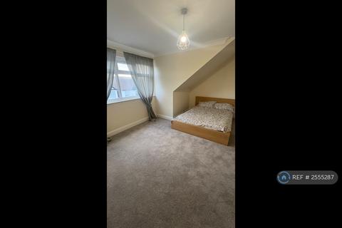 1 bedroom in a house share to rent, Fairlands Avenue, Thornton Heath, CR7