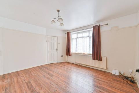 3 bedroom end of terrace house to rent, Flimwell Close, Bromley, BR1
