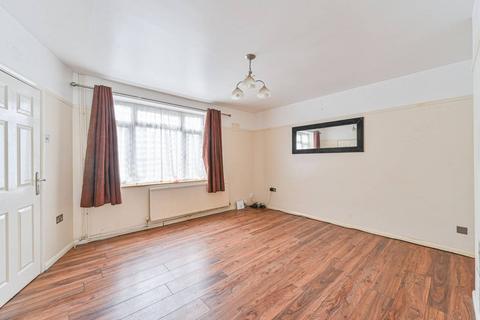 3 bedroom end of terrace house to rent, Flimwell Close, Bromley, BR1