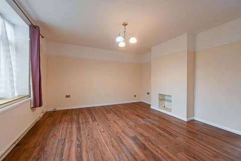 3 bedroom end of terrace house to rent, Flimwell Close, Bromley, BR1