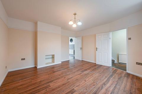 3 bedroom end of terrace house to rent, Flimwell Close, Bromley, BR1